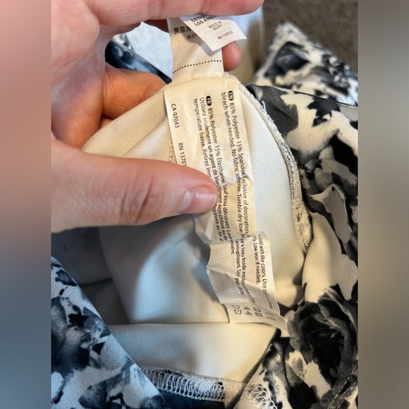 Medium Balance Collection Leggings - Picture 5 of 5